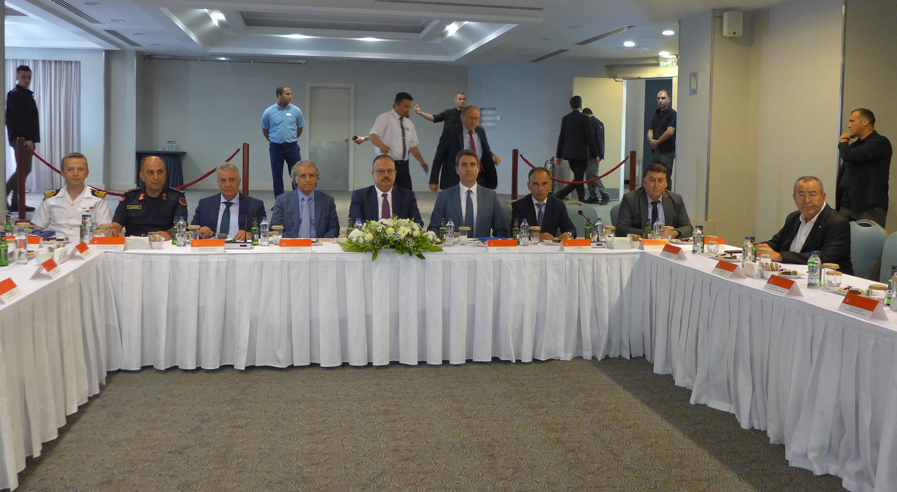 KUŞADASI’NDA, AYDIN VALİMİZ SAYIN YAKUP CANBOLAT BAŞKANLIĞINDA “2025 YILI TURİZM DEĞERLENDİRME TOPLANTISI” DÜZENLENDİ